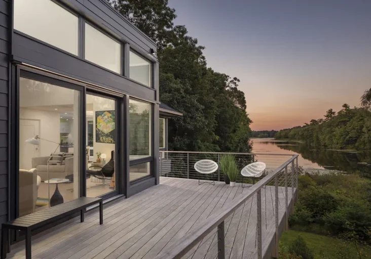 Auburndale-River-House-Exterior-Desk